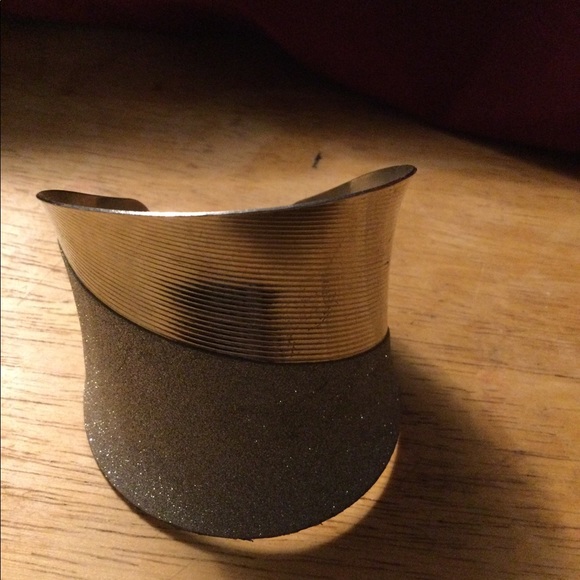 CLEARANCE: Metal Cuff Bracelet - Picture 2 of 8